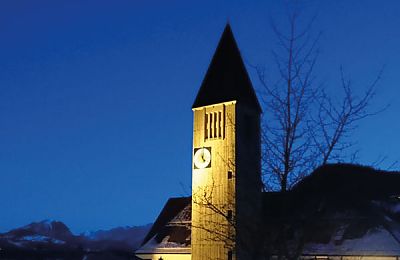 Stadtpfarrkirche Hallein bei Nacht